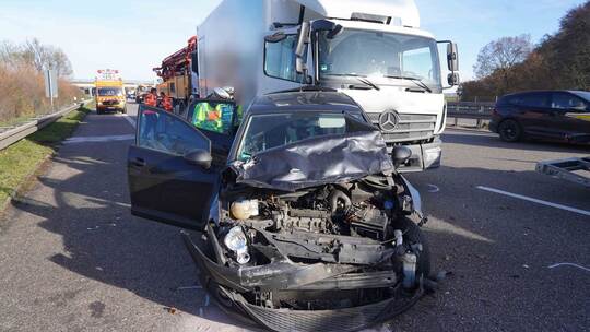 A81 nach Unfall mit mehreren Fahrzeugen gesperrt A81 nach Unfall mit mehreren Fahrzeugen gesperrt