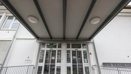 Früher war dieser Bau an Pforzheims Habsburgerstraße die Zentrale der sonderpädagogischen Gustav-Heinemann-Schule. Nach Schließu