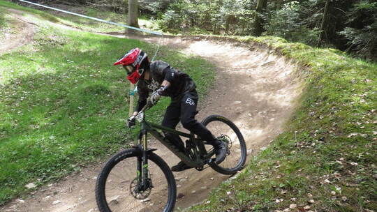 Anspruchsvolle Strecke mit Hindernissen: Gibt es noch eine Chance für den Bad Wildbader Bikepark? Foto: Carsten Knöller