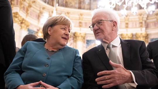 Kretschmann würdigt Merkel für Corona-Politik Kretschmann würdigt Merkel für Corona-Politik