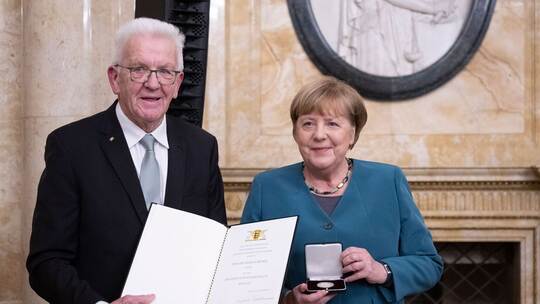 Kretschmann würdigt Merkel für Corona-Politik Kretschmann würdigt Merkel für Corona-Politik