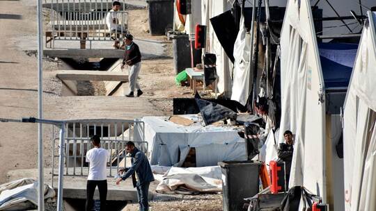 Migranten auf Lesbos vor Papst-Reise nach Griechenland Migranten auf Lesbos vor Papst-Reise nach Griechenland