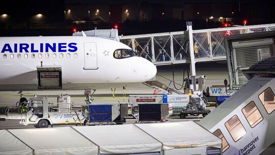 Flughafen Hannover - Ankunft Afghanen mit Aufnahmezusage