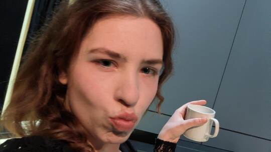 In Selfie-Laune. Tabea Mewis