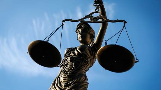 KI «Jano» soll Aktenwälzen in der Justiz erleichtern