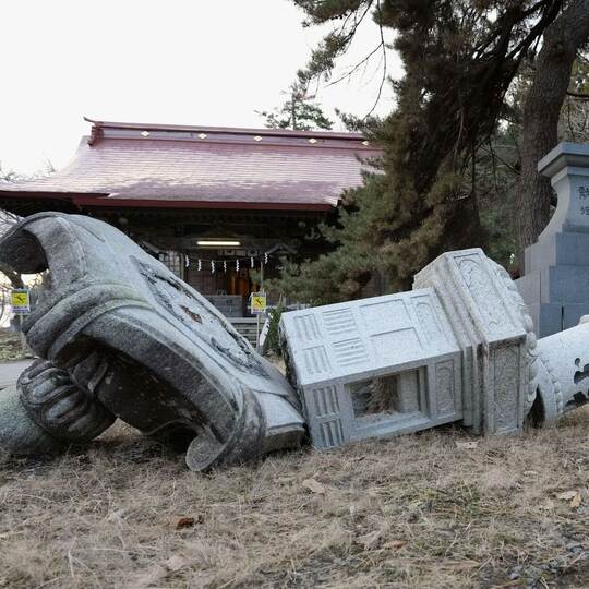 Nach starkem Erdbeben im Nordosten Japans