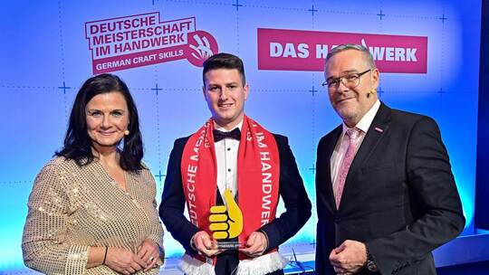 Jannis Rentschler vergangenes Wochenende bei der Preisverleihung zum Bundessieger in Frankfurt. Gitta Connemann, Parlamentarisch