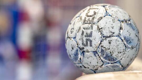 Nichts zu holen gab es für Neuenbürgs Handballer im Spiel bei der HSG Albstadt. Foto: David Inderlied/picture alliance/dpa TuSEM Essen - Dessau-Roßlauer HV