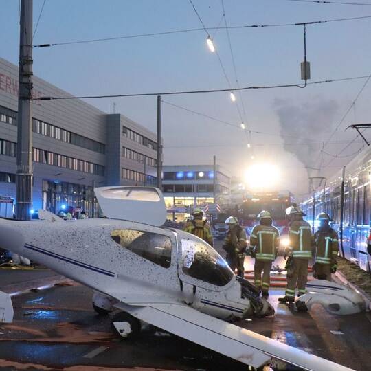 Flugzeug in Stadtgebiet von Mannheim notgelandet