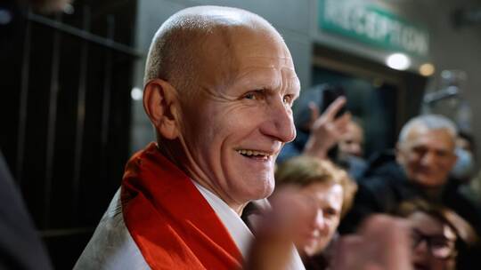 Belarus lässt 123 politische Gefangene frei Belarus lässt 123 politische Gefangene frei