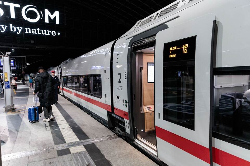 Erste Fahrt mit Fahrgästen des neuen ICE-L der Deutschen Bahn