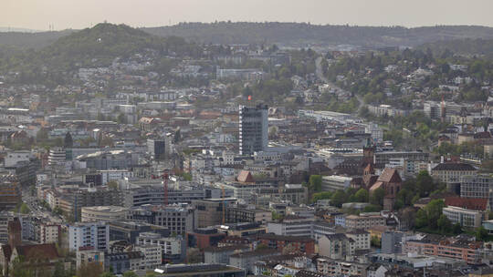 Gerade im Kernstadtbereich überwiegt inzwischen der Anteil der ausländischen jenen der deutschen Bevölkerung. Meyer
