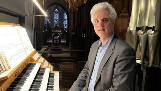 Landeskirchenmusikdirektor Kord Michaelis stellte ein anspruchsvolles Kurzprogramm an der Steinmeyer-Orgel vor. Steffen Reinhold