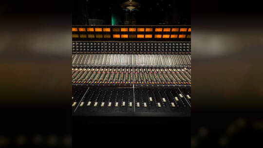 Eagles-Musiker Walsh versteigert Hunderte Gitarren