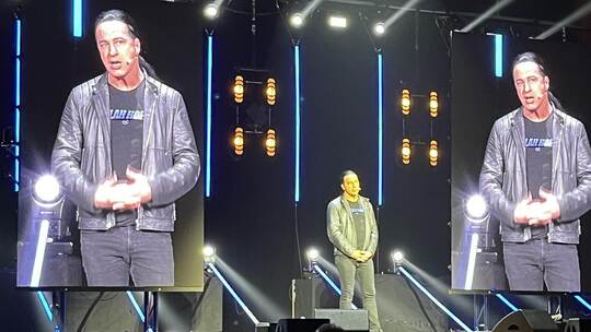 Bülent Ceylan sorgt mit seiner Show „Yallah Hopp!“ für ausgelassene Stimmung.