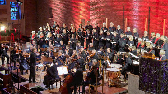 Weihnachtskonzert in der Stadtkirche. Motettenchor und Bachorchester Oforzheim. Leitung: Lukas Bauer