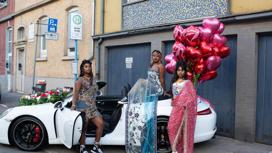 Die Kampagne „Keep Making“ von Kitschy Couture, Converse Europe und Porsche zeigt Pforzheim als kreativen Produktionsstandort. G