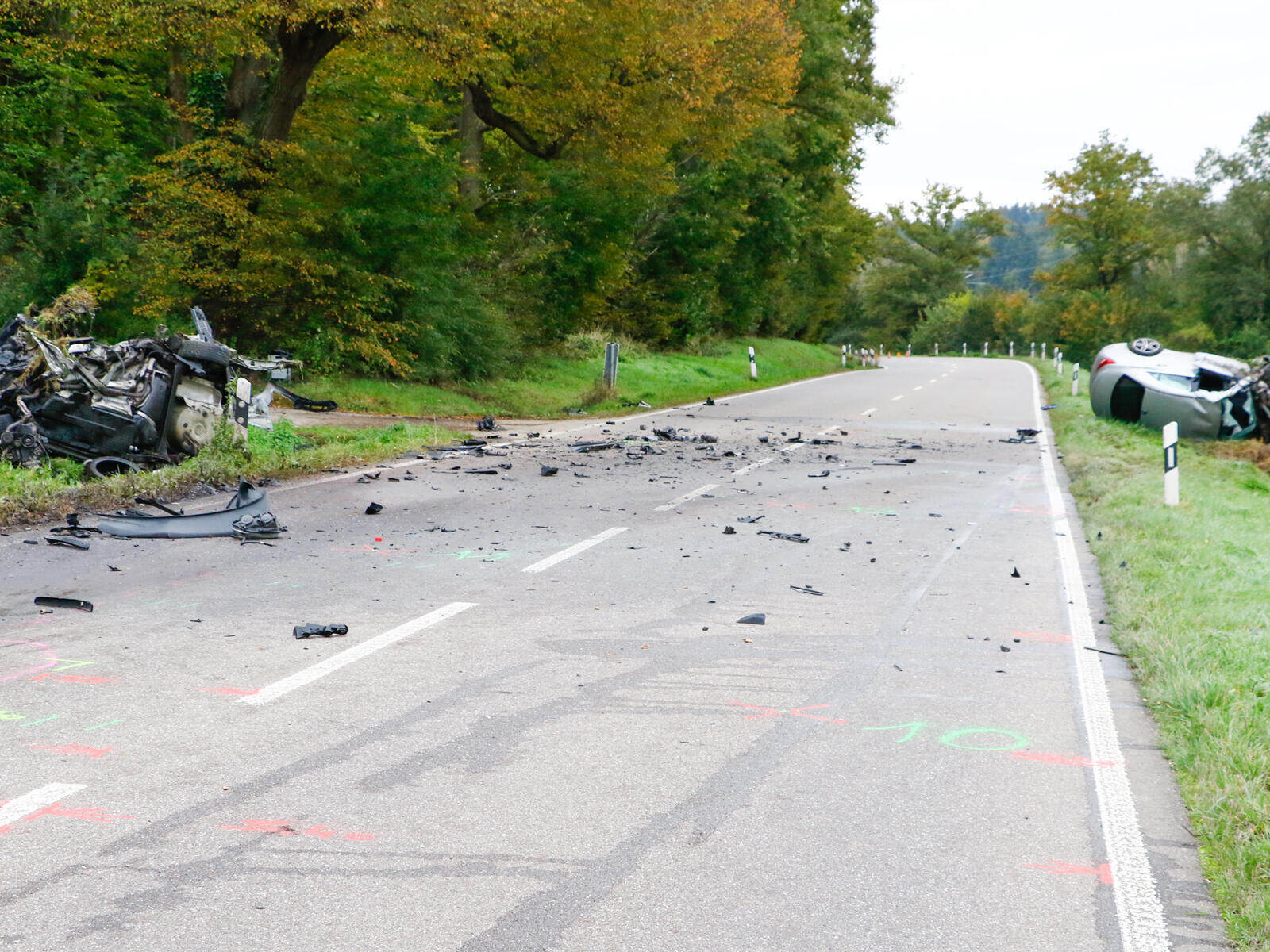 14 Monate nach tödlichem Unfall auf der B293: Prozess gegen 22-jährigen Fahrer beginnt