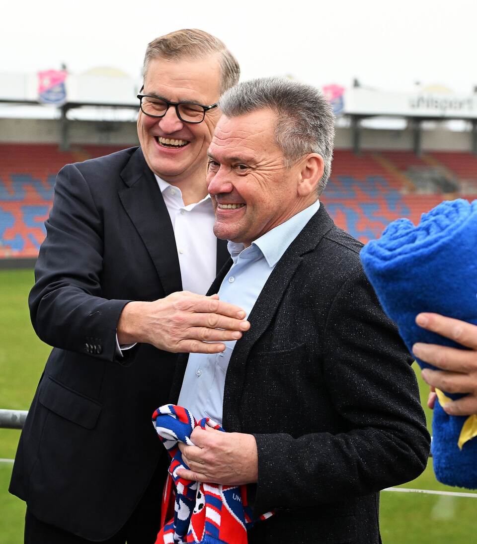FC Bayern kauft Fußball-Stadion in Unterhaching FC Bayern kauft Fußball-Stadion in Unterhaching