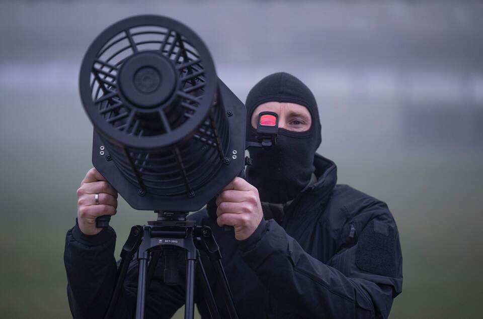 Drohnenabwehr durch Spezialkräfte der Polizei Drohnenabwehr durch Spezialkräfte der Polizei