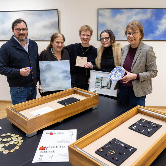 An der Ausstellung „Bis Weihnachten“ sind Christian Guthmann, Anina Gröger, Frieda Dörfer und Natascha Reichel (von links) betei Ausstellung Bis Weihnachten Neuer Kulturraum