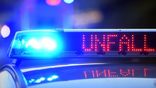 Polizei sichert Unfallstelle Polizei sichert Unfallstelle