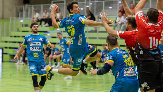 Oskar Emanuel (Mitte) ist im letzten Spiel des Jahres für die SG wieder am Ball. Archivfoto: Ralf Becker