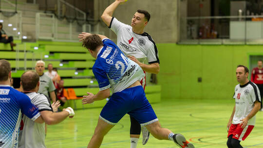 Kann sich die TGS mit Jonas Egly (rechts) gegen Blau-Gelb Mühlacker an diesem Freitag im Derby durchsetzen? Archivfoto: Ralf Bec