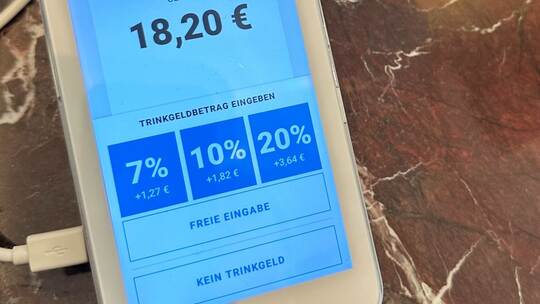 Trinkgeldoptionen auf dem Display eines Kartenlesegeräts