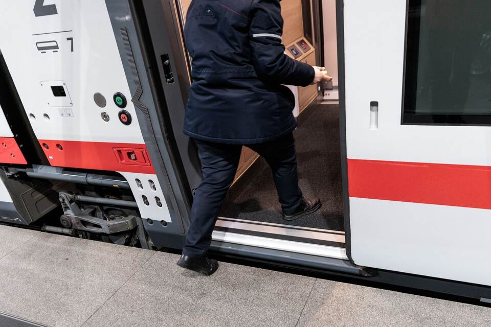 Erste Fahrt mit Fahrgästen des neuen ICE-L der Deutschen Bahn