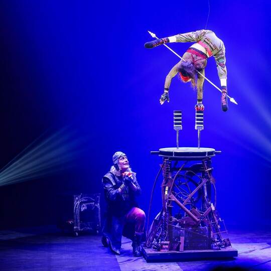 Querschnittsgelähmte Akrobatin Pan