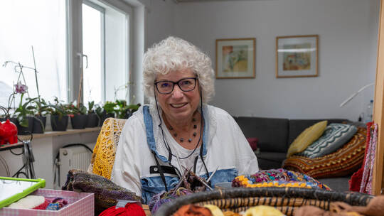 Brigitte Kuschel häkelt Christbaum