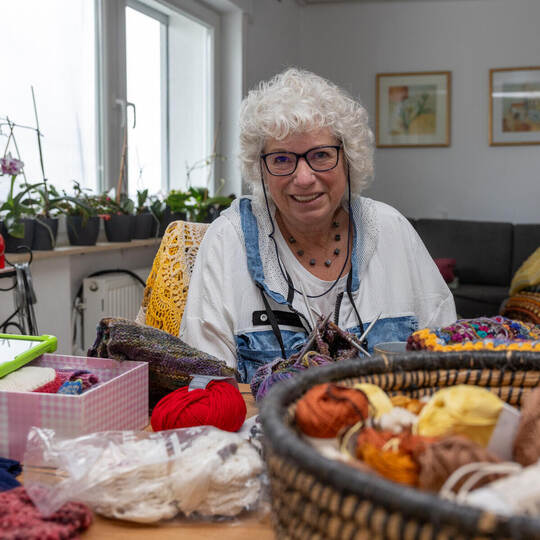 Brigitte Kuschel häkelt Christbaum