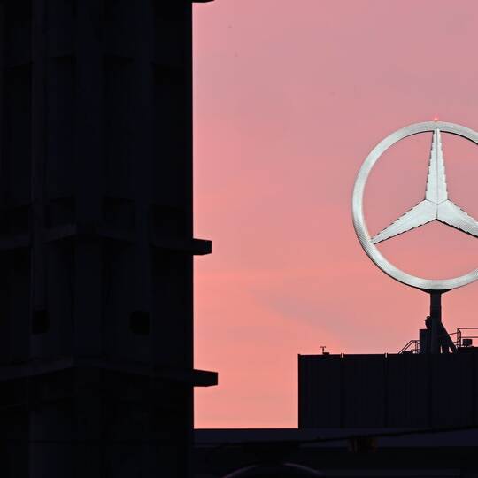 Mercedes-Benz Logo