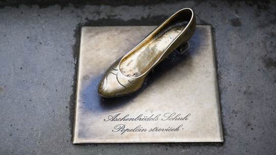 Winterausstellung "Drei Haselnüsse für Aschenbrödel"