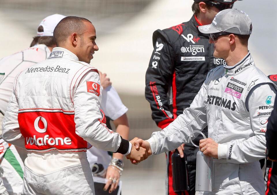 Lewis Hamilton (l) und Michael Schumacher