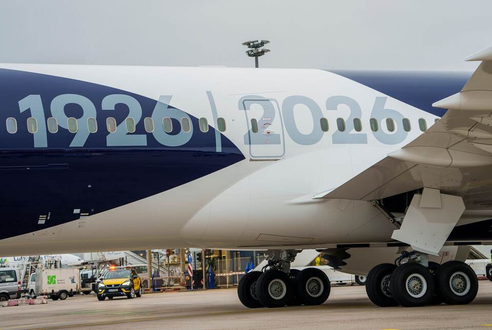 Boeing 787-9 mit Sonderlackierung „100 Jahre Lufthansa“