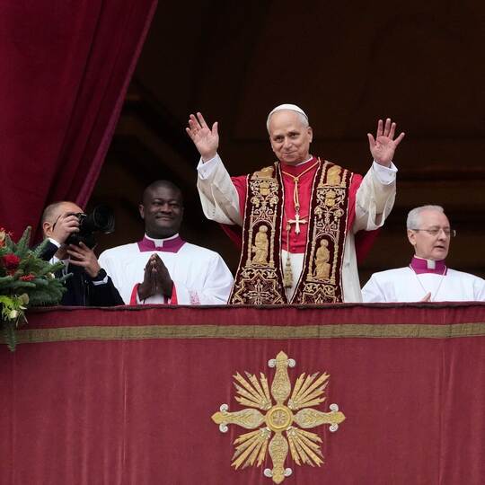 Papst spendet Weihnachtssegen