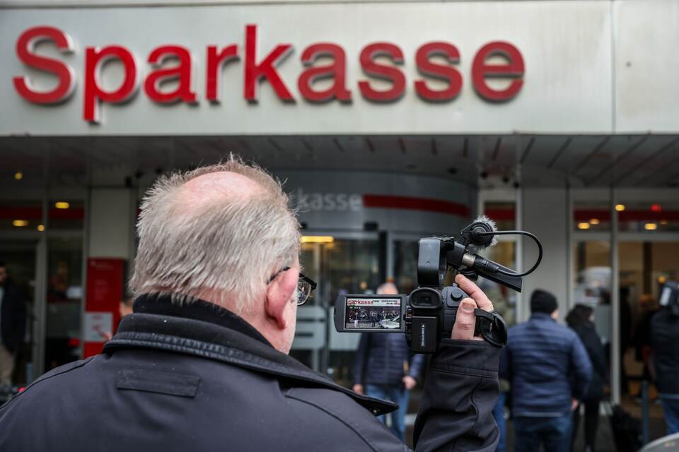 Nach Bankeinbruch - Tresorraum mit Bohrer aufgebrochen