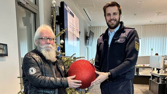 72-Jähriger bekommt verschwundene Weihnachtskugel wieder