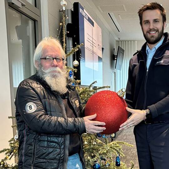 72-Jähriger bekommt verschwundene Weihnachtskugel wieder