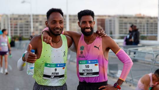 Samuel Fitwi (l) und Amanal Petros