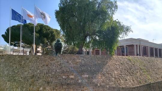 EU-Fahne am Rathaus von Nikosia