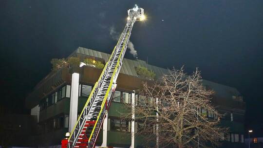 Feuer in Mehrfamilienhaus - Verletzte Feuer in Mehrfamilienhaus - Verletzte