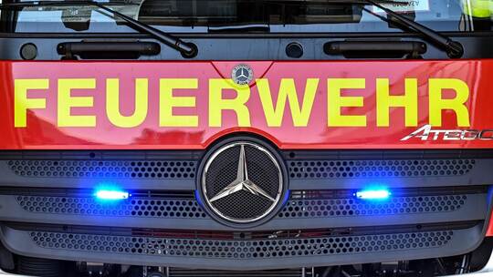 Feuerwehrfahrzeug - Symbolbild Feuerwehrfahrzeug - Symbolbild