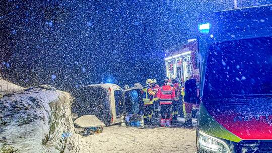 Heftiger Schneefall im Schwarzwald beeinträchtigt Straßenverkehr