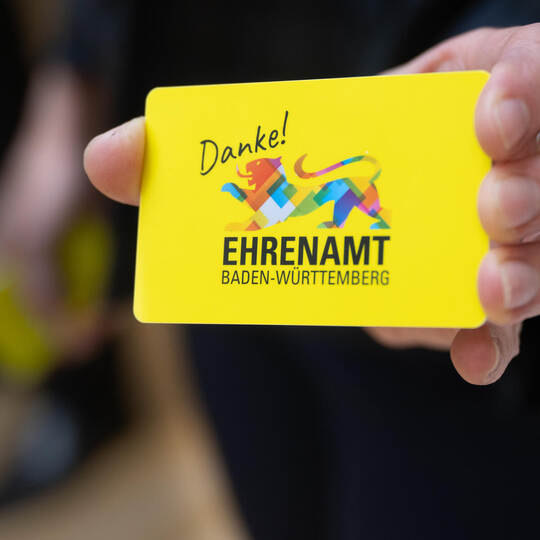 Die Ehrenamtskarte können bald auch ausgewählte Pforzheimer zücken. Wie gerne und wie häufig sie das tun, hängt nicht zuletzt vo Ehrenamtskarte Baden-Württemberg