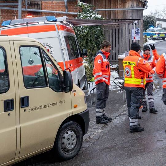 Treppenhaus stürzt ein - Mehrere teils schwer Verletzte