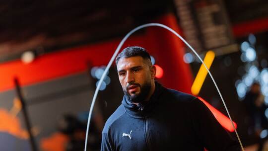 Schwergewichtsboxer Agit Kabayel im Gym beim Training Schwergewichtsboxer Agit Kabayel im Gym beim Training