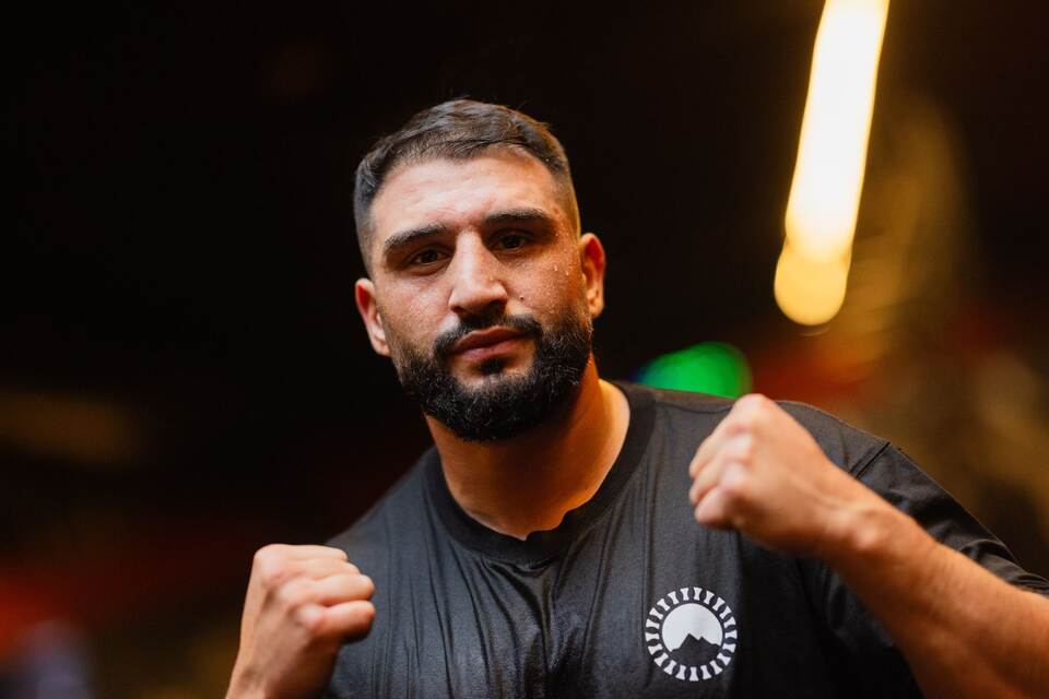 Schwergewichtsboxer Agit Kabayel Schwergewichtsboxer Agit Kabayel